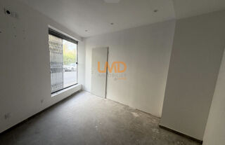   Local commercial Nimes