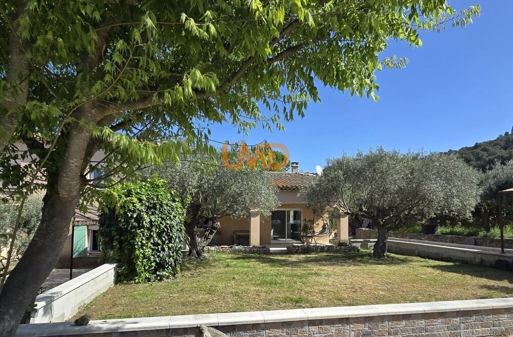 Propriété avec 2 habitations, piscine et dépendances