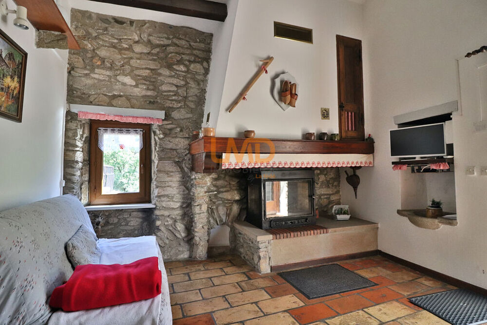 Charmante petite maison en pierre à la campagne