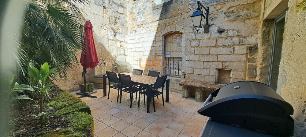 Demeure de charme au coeur de Sommières, Garage, jardinet, terra