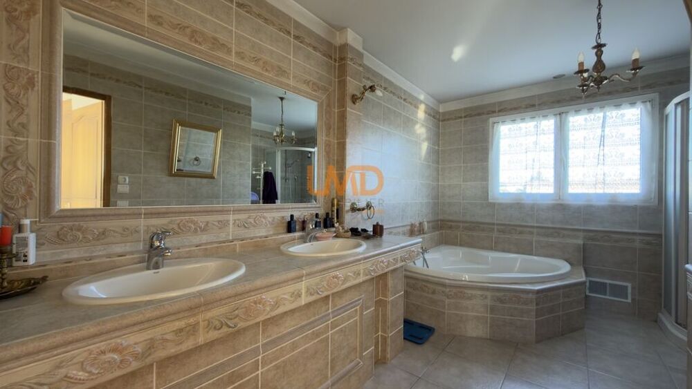 à vendre  Maison Villeneuve-de-Berg (07170)