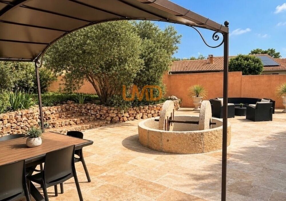 Saint Maximin: maison T5 + studio + dépendance