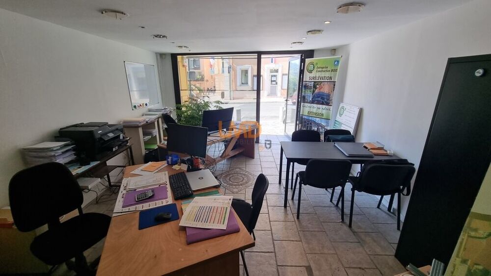 Le muy (83490)  maison de village appartements et commerce