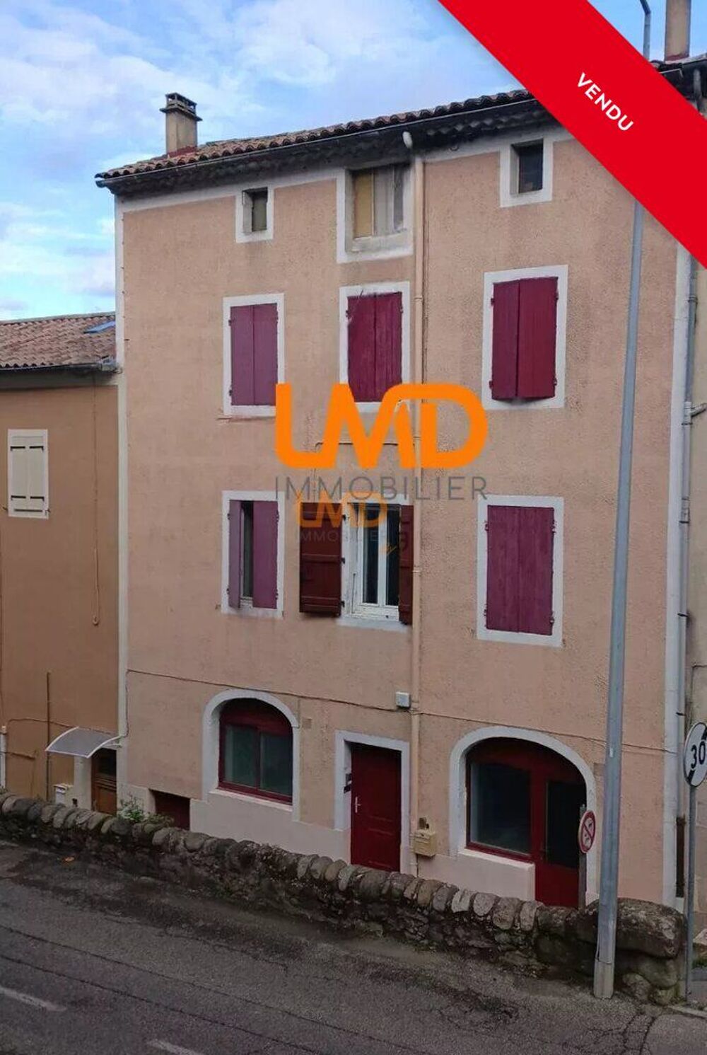 À deux pas du centre-ville, maison de 160m2 à fort potentiel ave