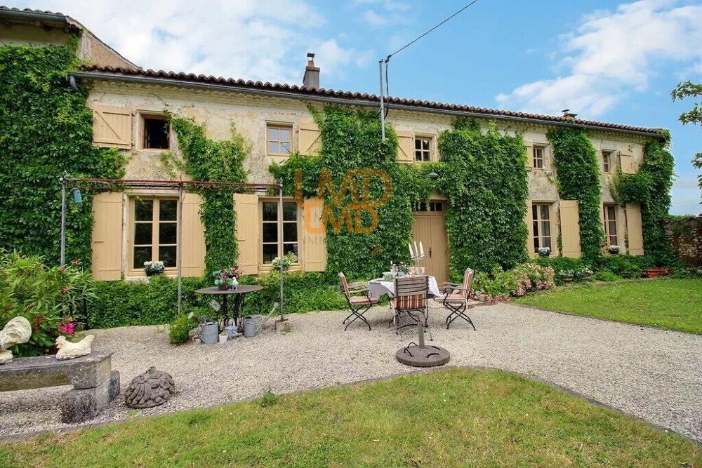 Maison 4 pièces 218 m² · à Saint-Pierre-de-Juillers · 218 m² · 390 000 €