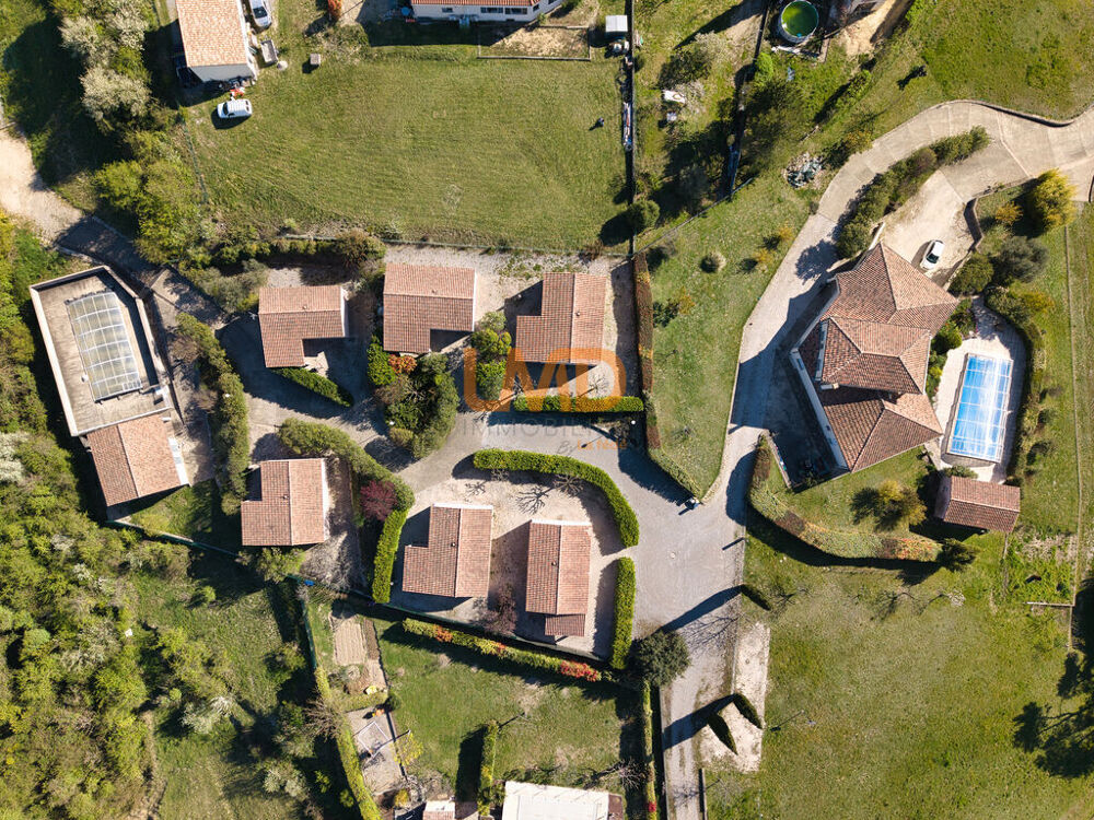 Vente Immeuble Domaine avec gîtes + villa de standing + 7 000 m² constructibles Villeneuve-de-berg