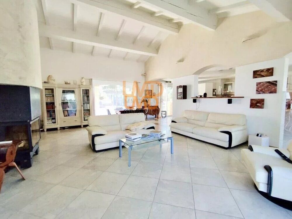 Propriété avec piscine, appartements indépendants et vue nature