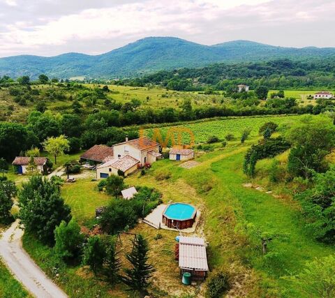   Maison familiale de 136m² avec jardin arboré de 5470 m² Maison - 7 pièce(s) - 136 m²