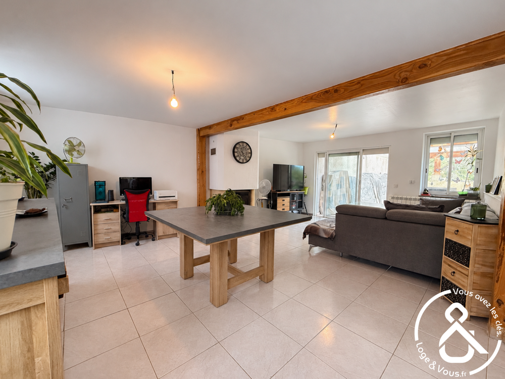 Maison de village avec garage et jardin