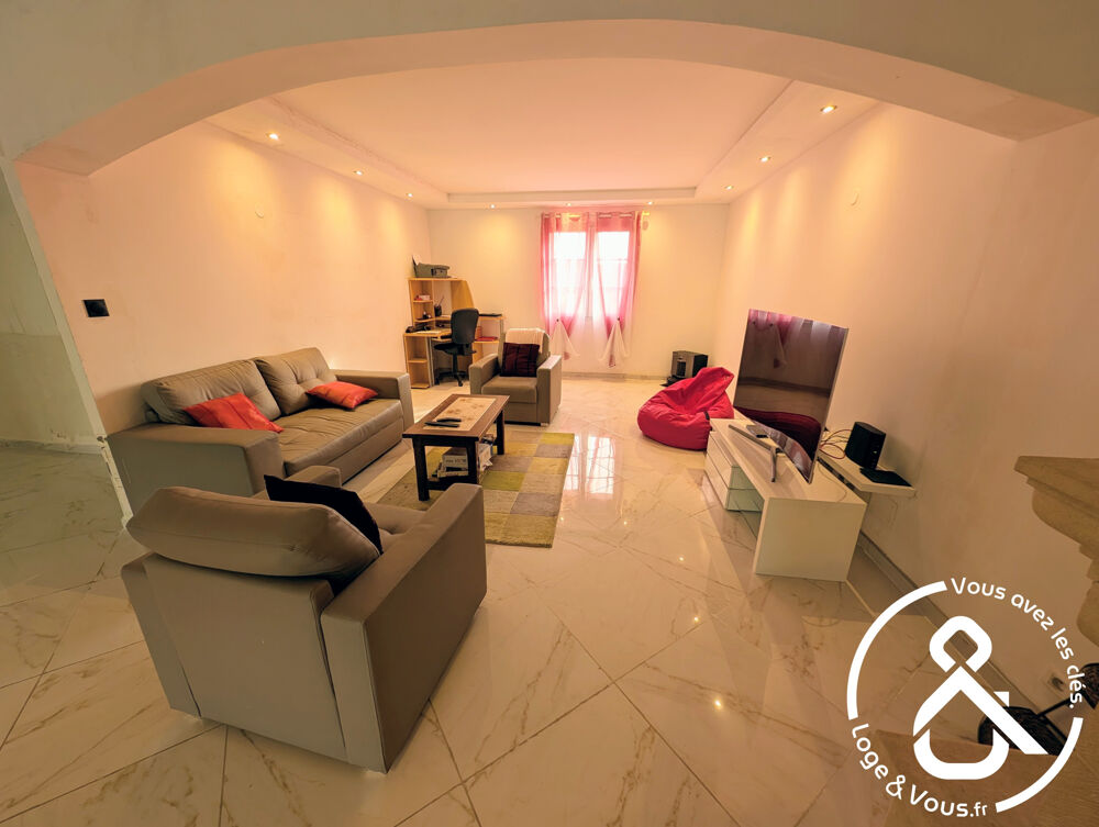 Maison sur sous sol semi-enterrée avec point de vue dominant