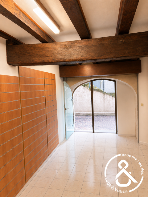 Local commercial au coeur de l'&eacute;cusson tr&egrave;s bien plac&eacute; 380 81100 Castres