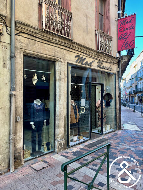   Local commercial loué situé dans une rue commerçante 