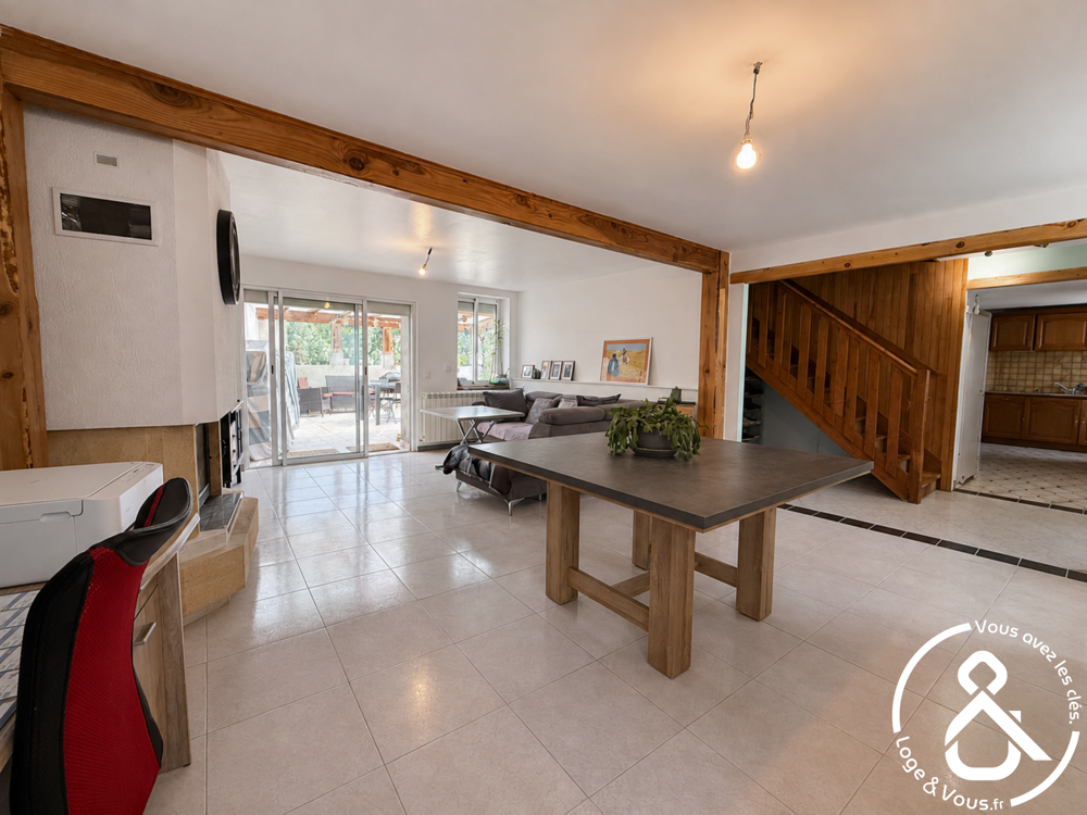 Maison de village avec garage et jardin