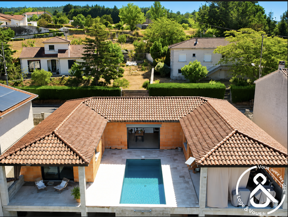 Maison 8 pièces 197 m² · à Burlats · 197 m² · 299 000 €