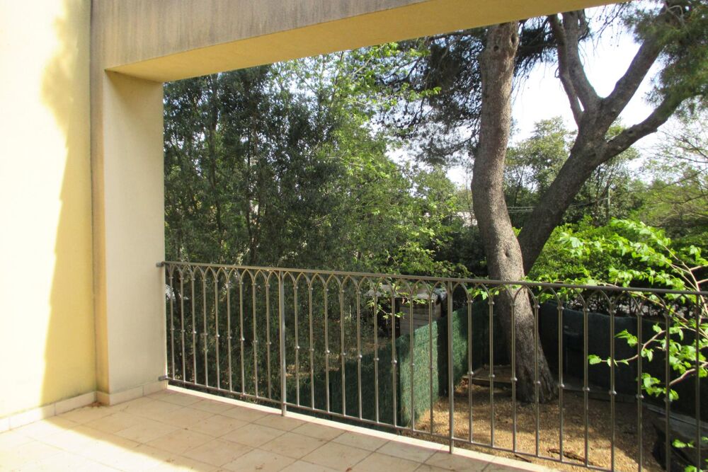 MAUGUIO / VAUGUIERES : Grand T3 avec terrasse et parkings.