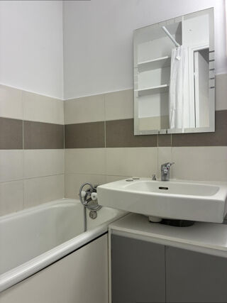  Appartement à louer 1 pièce 24 m² Nimes