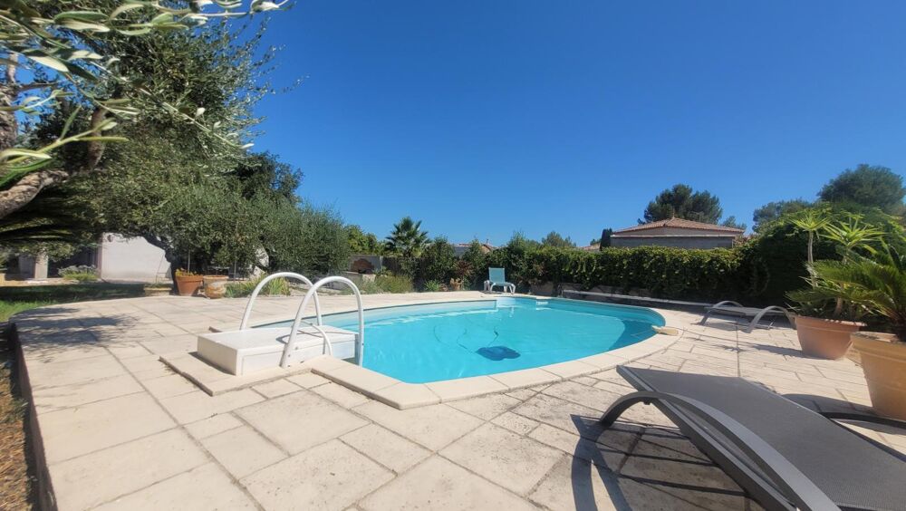 LUNEL proche  Superbe villa T5 de plain-pied avec piscine sur un terrain de 1 060 m²