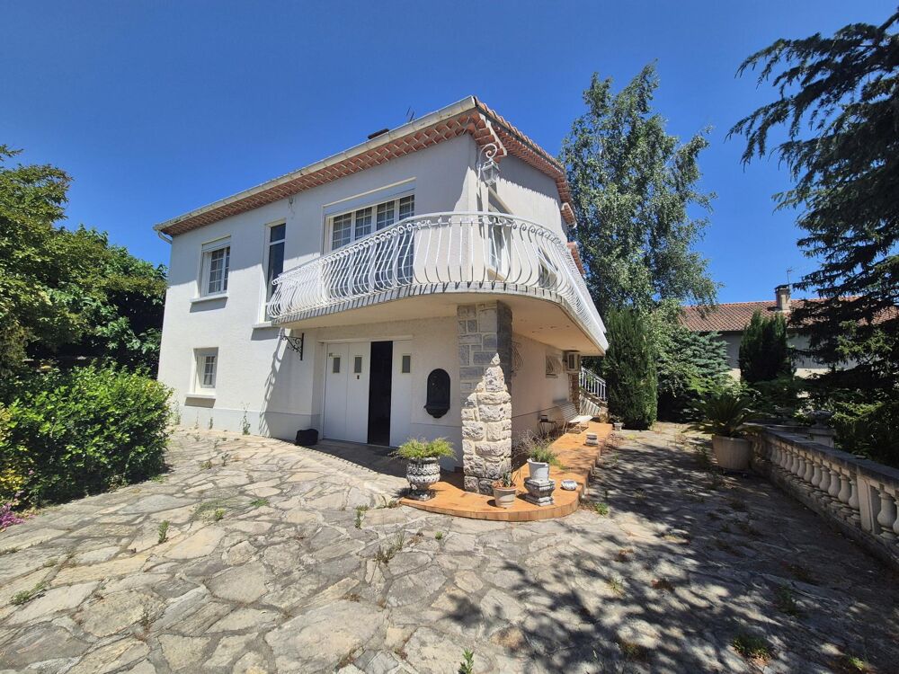 Deux logements en un  Grand terrain de 1 408 m²  Idéal famille ou investissement
