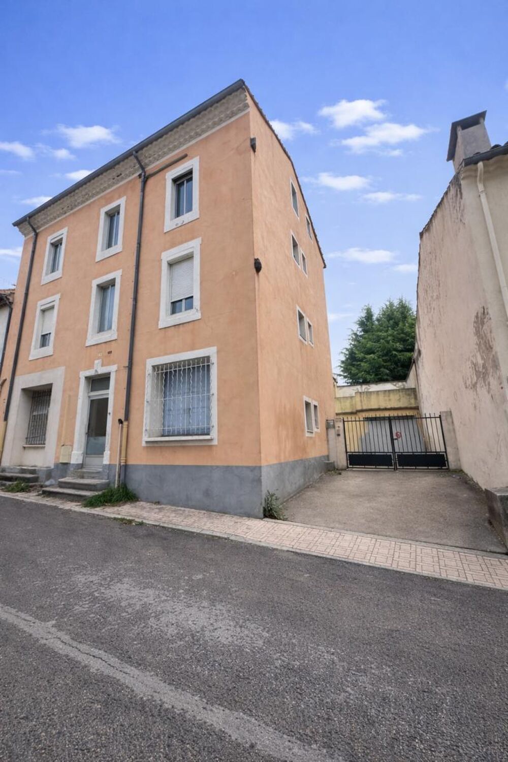 Vente Immeuble ALES immeuble 8 logements libres renta 8 % net Ales