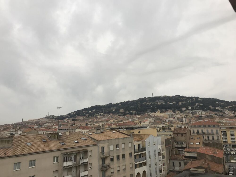 revente de ce viager occupé pour cet appartement sous les toits avec une belle vue dégagée plein sud est avec terrasse couverte