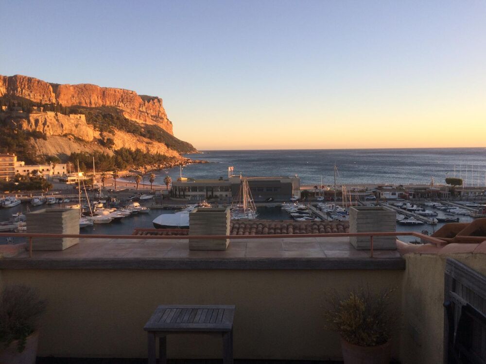 Vente Appartement cassis vue sur le cap dans la vieille ville proximité des quais magnifique duplex vue mer démembrement de propriété de qualité . Cassis
