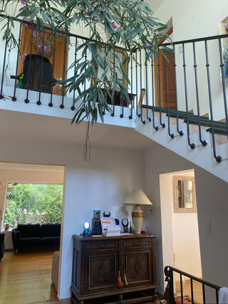 Vente Maison belle opportunité dans un quartier hors pair pour cette maison traditionnelle de cinq chambres sur double niveaux avec piscine e Montpellier