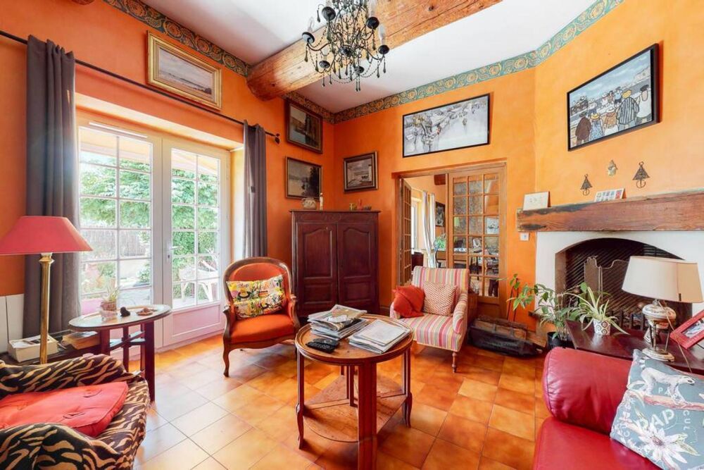 Vente Maison Maison de centre ville avec jardin et dépendance sur double niveau ( R+1) avec piscine, parcelle globale d'environ 1200 mètres d Serignan