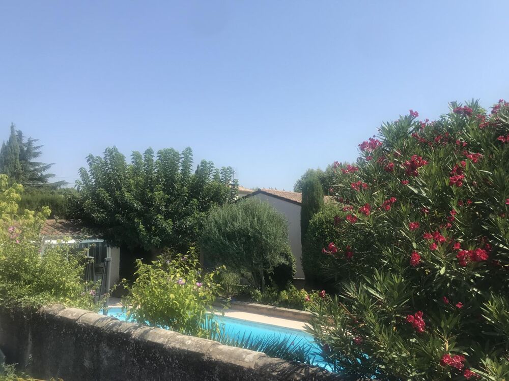 Vente Maison maison de plain pied avec piscine et 3 chambres sur saint remy de provence proximité centre avec un studio indépendant Saint-remy-de-provence