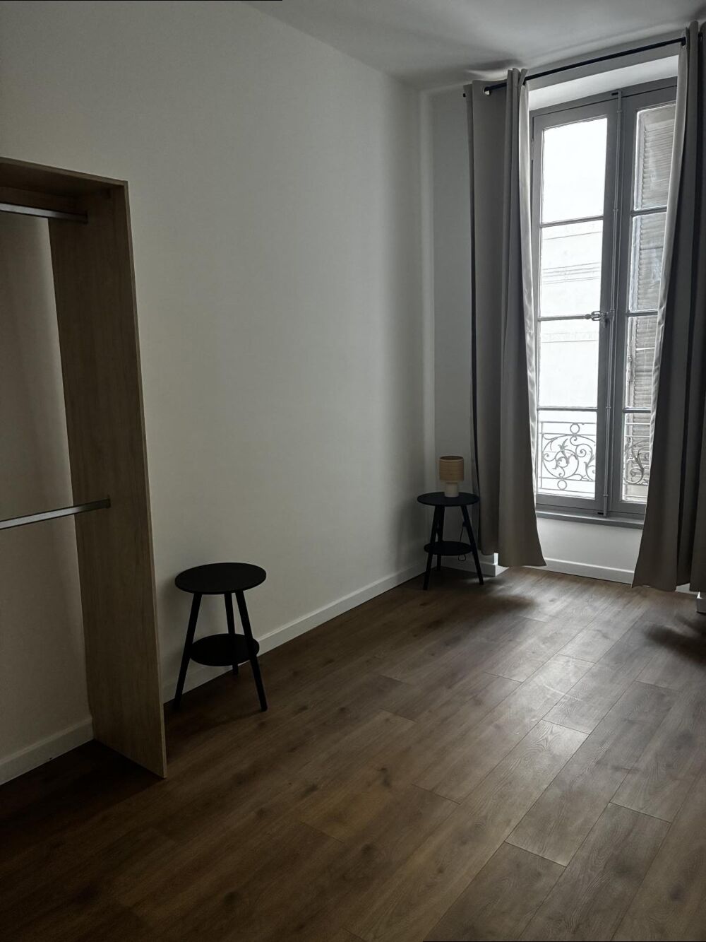 Location Appartement APPARTEMENT P2 MEUBLE - CENTRE VILLE NIMES - SQUARE DE LA COURONNE Nimes