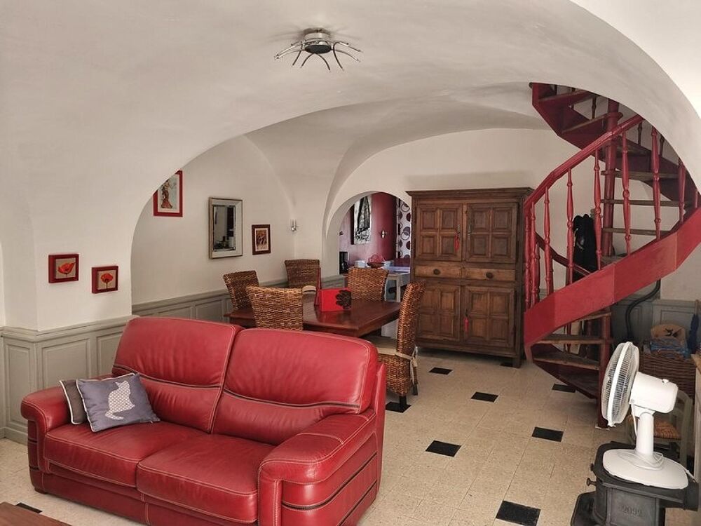 Vente maison en pierres apparentes avec piscine et dépendance à SOUVIGNARGUES. 30250.