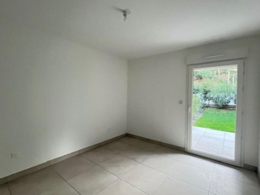 P2 Rez de jardin + terrasse+2 garages