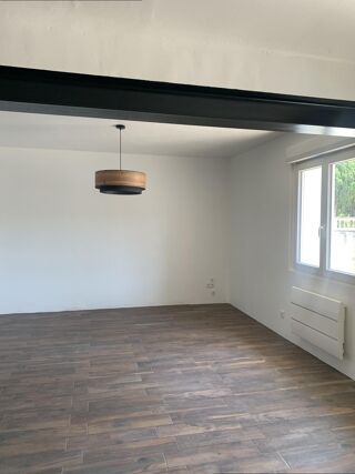  Appartement à louer 3 pièces 77 m²