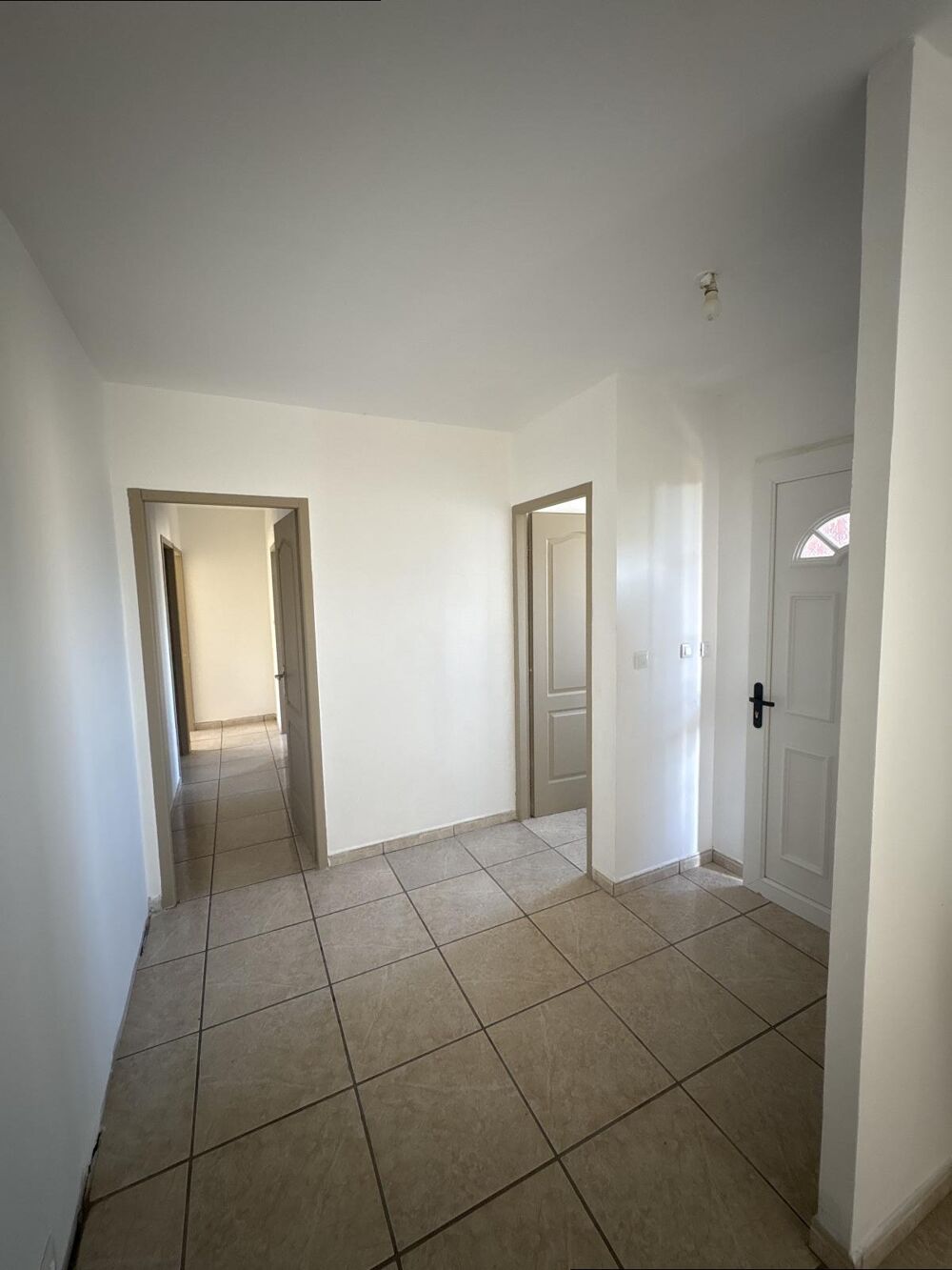 Location Maison Saint Christol Lez Alès - Maison T4 -  récente - proposée en location meublée avec jardin 1000m2 clos Saint-christol-lez-ales