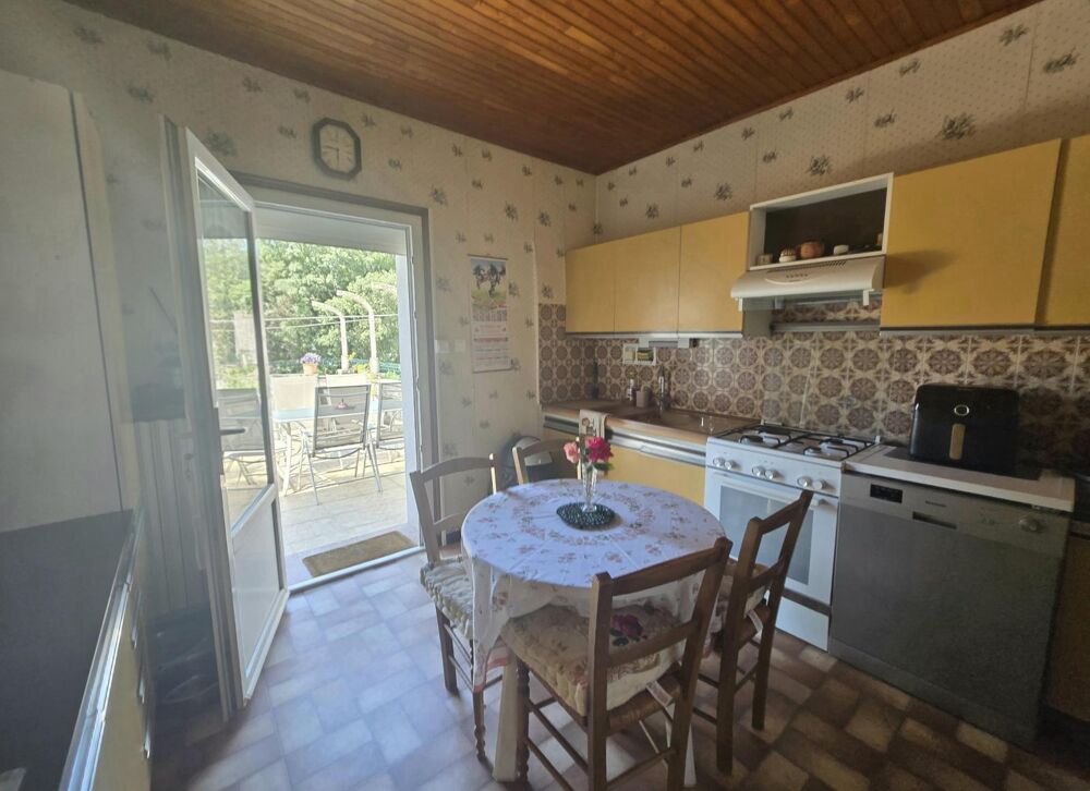 Vente Maison Vente Bédarieux maison 85m², 2ch, 1 bureau, terrasse, jardinet, garage et remises. Bedarieux