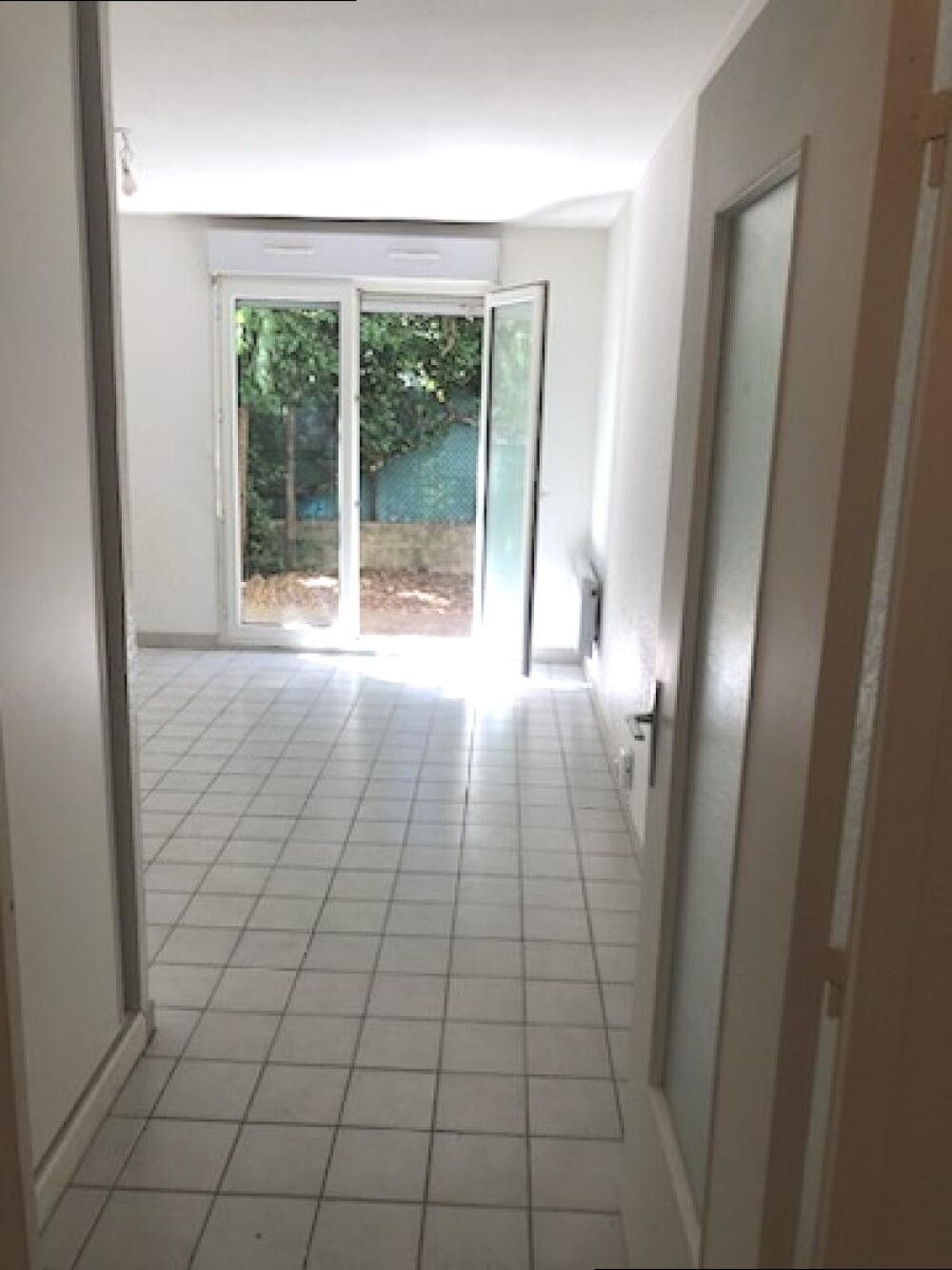 Montpellier  Aiguelongue superbe studio en rez de jardin + parking