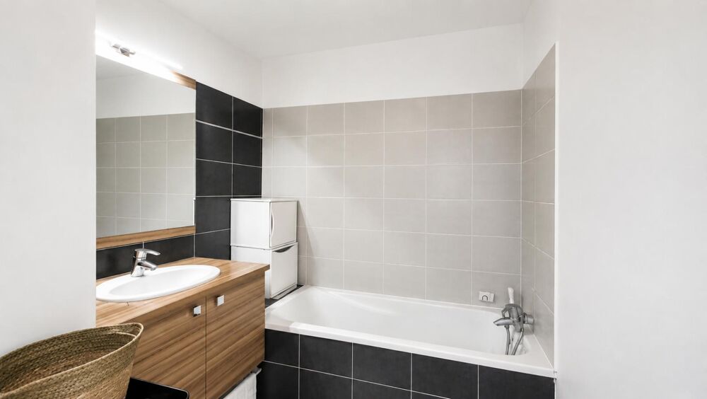 Vente Appartement MONTPELLIER superbe appartement T2 lumineux 43 m² au dernier étage, terrasse et  garage fermé . Ascenseur Montpellier