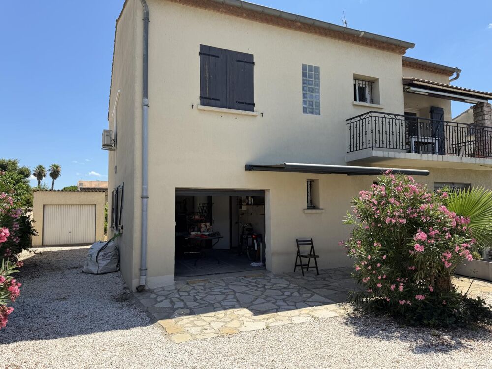 Un bien à mi chemin entre la maison de ville et l'appartement à coté de la mer
