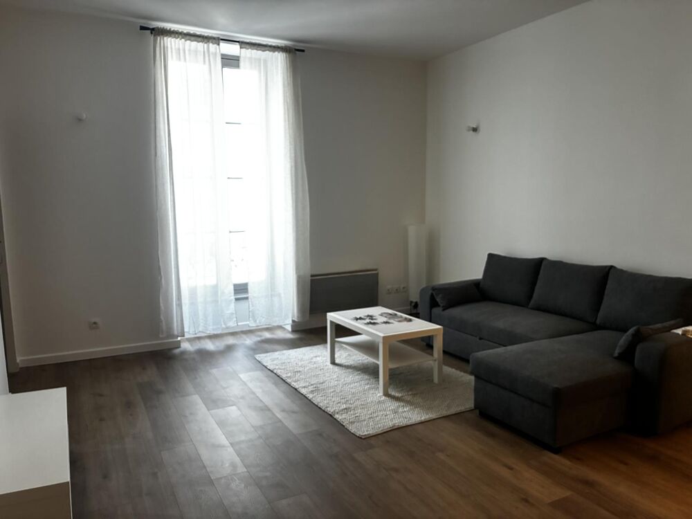 Location Appartement APPARTEMENT P2 MEUBLE - CENTRE VILLE NIMES - SQUARE DE LA COURONNE Nimes
