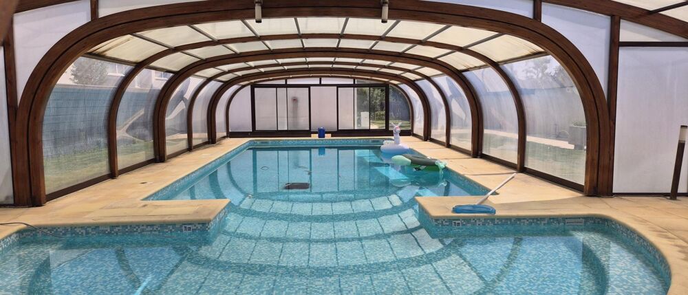 LATTES -Grande Maison T6 avec jardin clos, piscine avec pool house et 3 garages