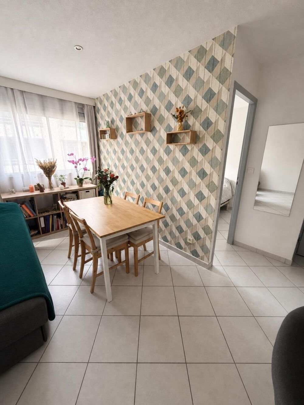 T2 meublé  41,5 m²  libre de toute occupation  Résidence sécurisée Alco