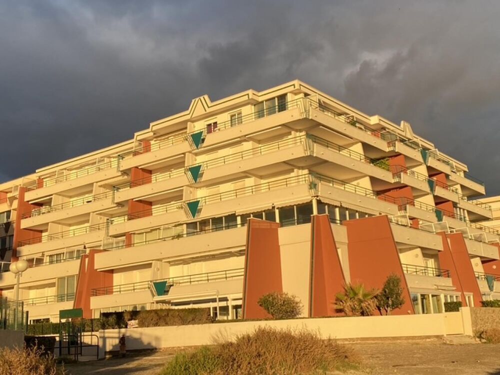 SETE dans une belle résidence face à la mer faux T3 quartier corniche en direct de la plage en rez de jardin en viager occupé un