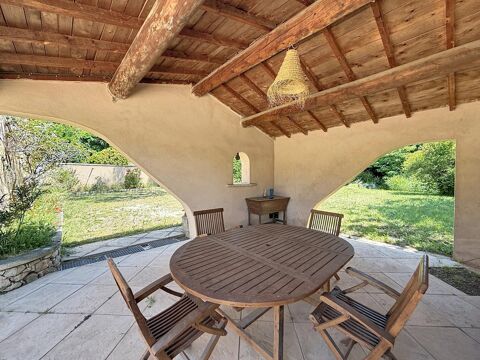   Maison de plain-pied avec d�pendance et piscine � Maussane-les-Alpilles Maison - 4 pi�ce(s) - 130 m�