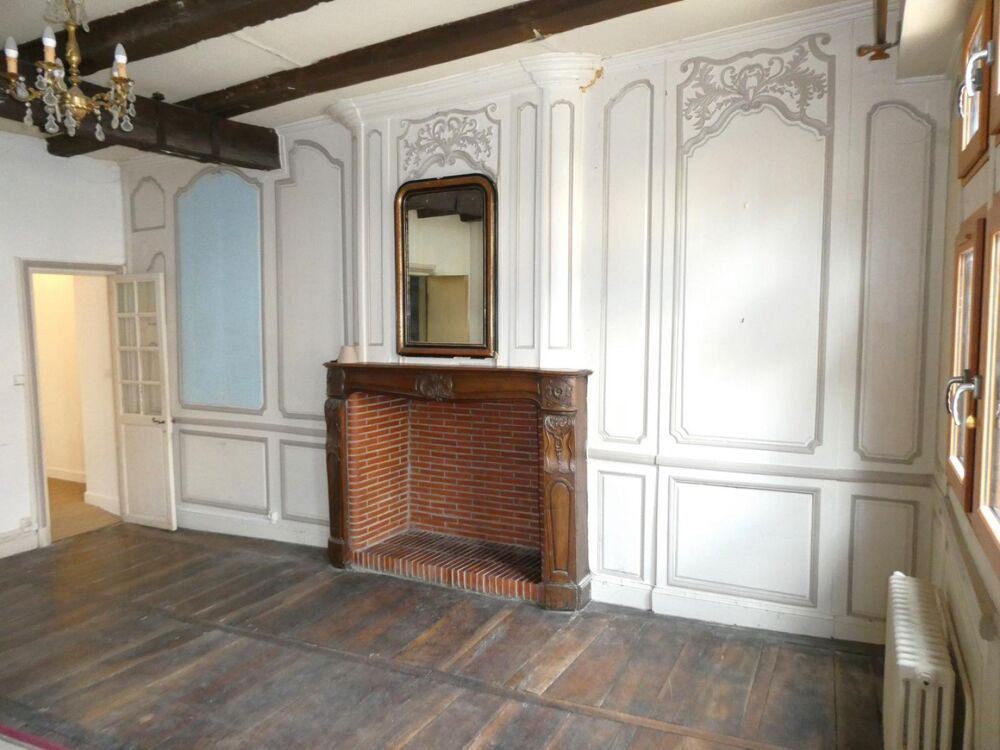 A vendre FIGEAC 46100 appartement 5 pièces 2 chambres avec terrasse.