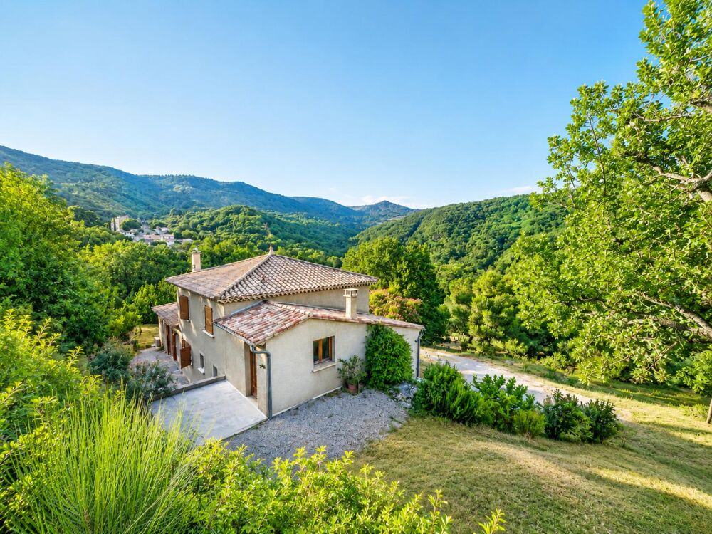 Vente Maison Vente secteur Lodève, villa lumineuse 175 m², 4 chambres, garage, terrasse, sur 15300 m² de terrain. Lodeve