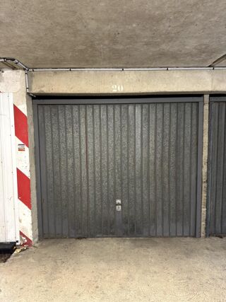 Parking / Garage à louer 10 m²