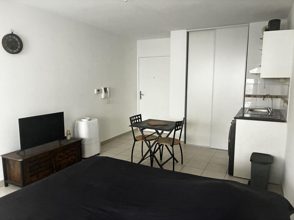 Studio avec extérieur + place de parking