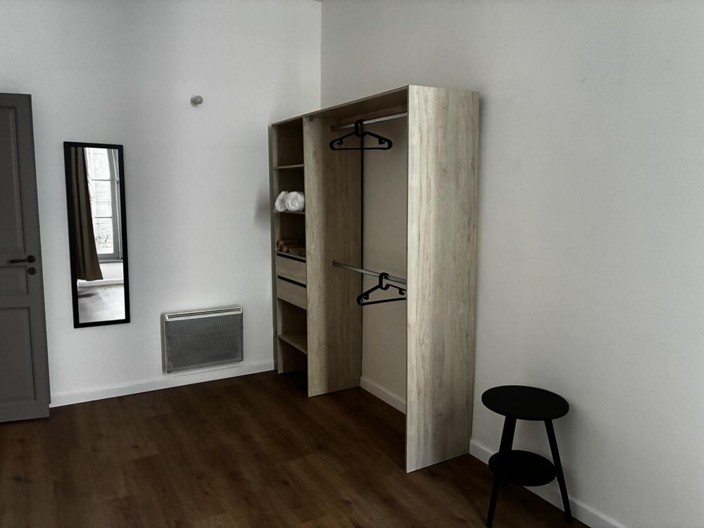 Location Appartement APPARTEMENT P2 MEUBLE - CENTRE VILLE NIMES - SQUARE DE LA COURONNE Nimes