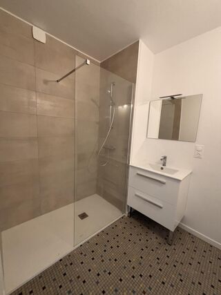  Appartement à louer 3 pièces 61 m²