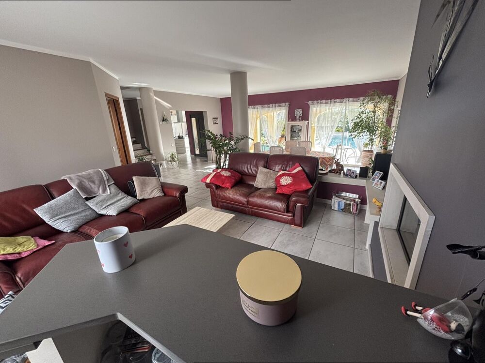 Vente Maison PIGNAN Grande maison familiale de 192m2  /terrain arboré de 1 088 m² avec piscine et pool house. et sous-sol de 110 m² Pignan