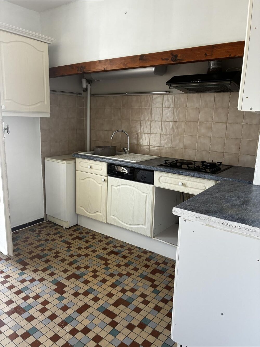 Location Appartement APPARTEMENT P3 +TERRASSE + CAVE + PLACE DE STATIONNEMENT Nimes